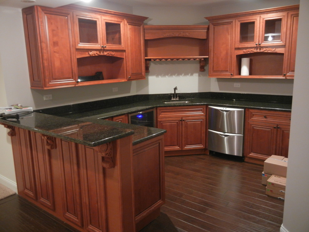 Inspiration for a timeless basement remodel in Chicago