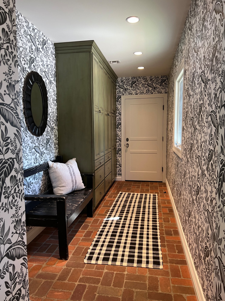 Example of a transitional home design design in Phoenix