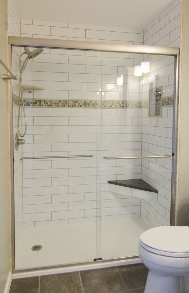Example of a transitional bathroom design in Columbus