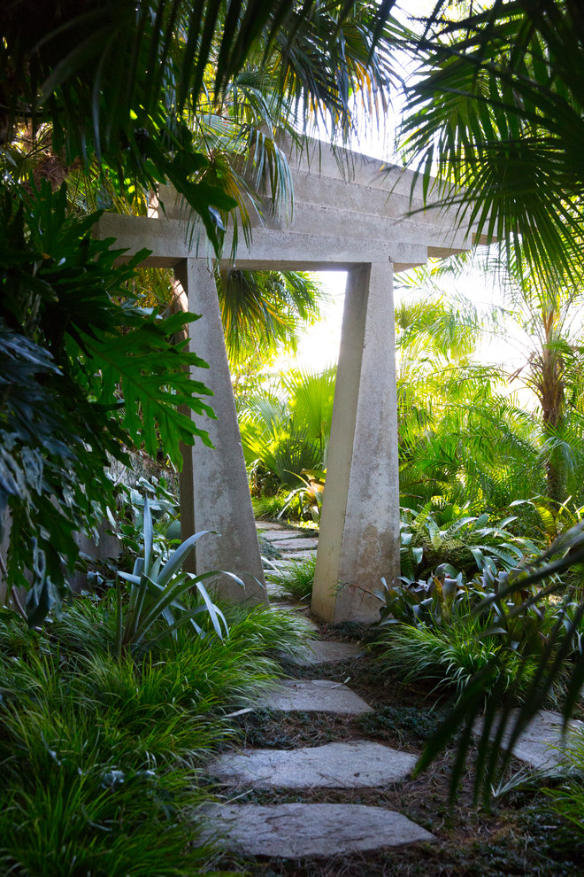 Tropical garden in Orange County with a garden path and natural stone pavers.