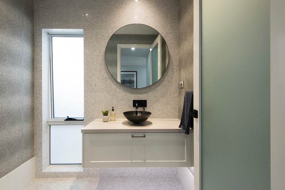 This is an example of a contemporary bathroom in Sydney.