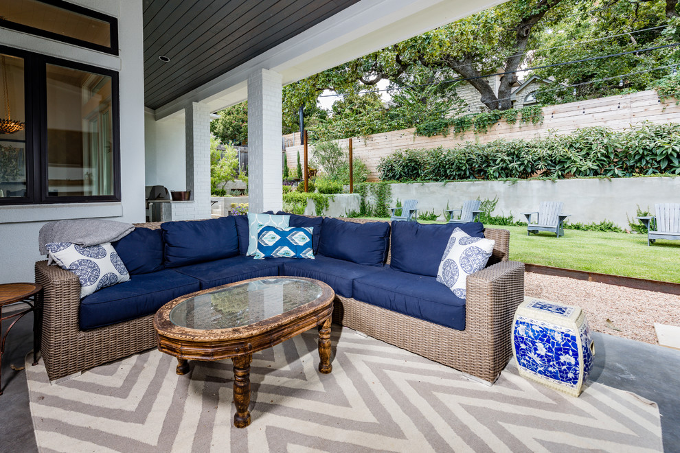 Transitional home design photo in Austin