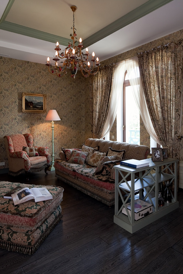 Design ideas for a traditional home design in Moscow.