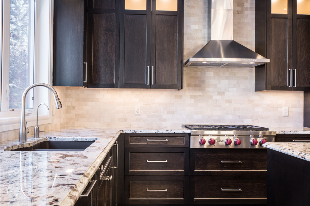 Kitchen - kitchen idea in Calgary