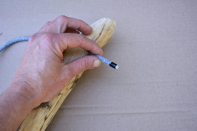 Comment fabriquer une lampe en bois flotté - Forumbrico