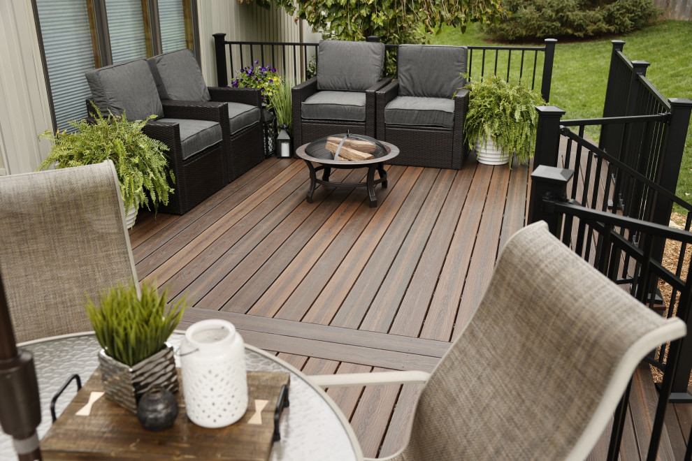 Design ideas for a mid-sized traditional backyard and ground level deck in Other with with skirting.