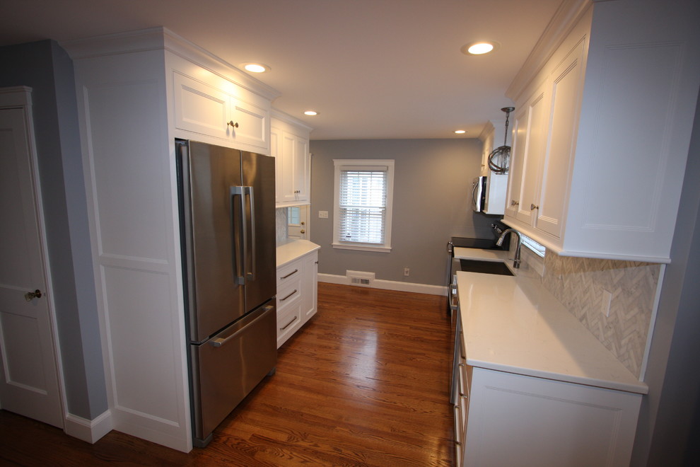 Kitchen - traditional kitchen idea in Boston