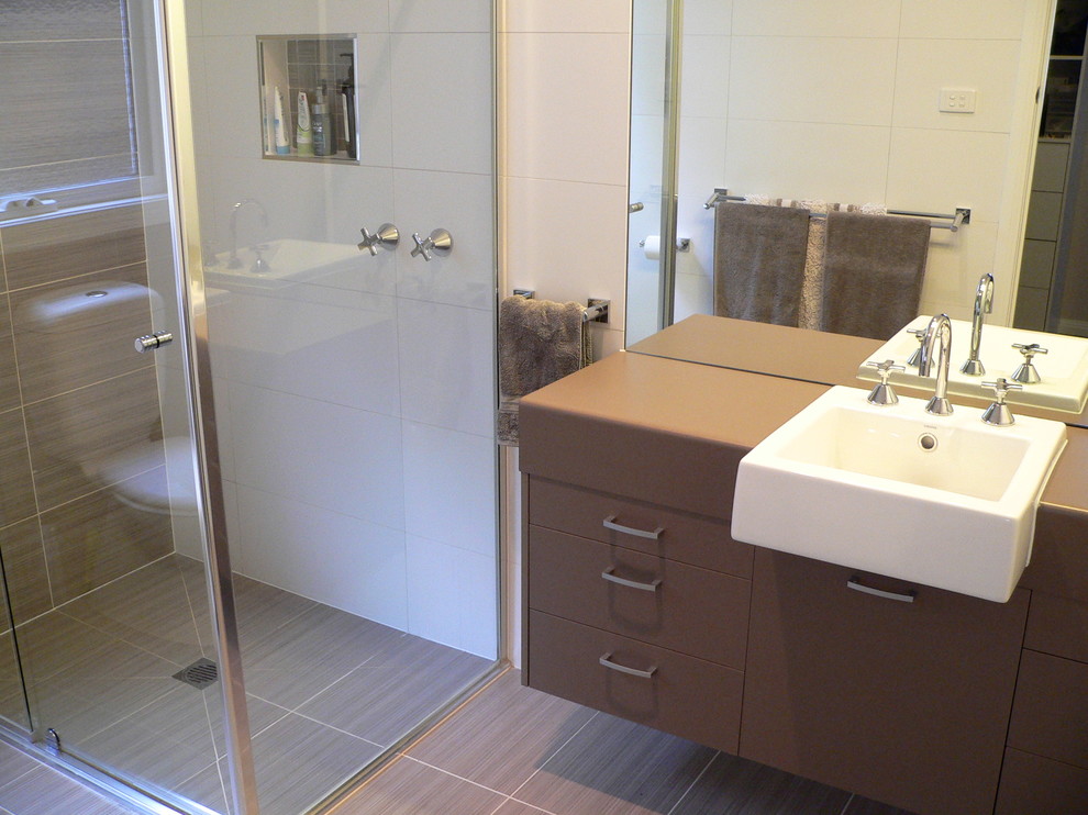 Design ideas for a contemporary bathroom in Melbourne.