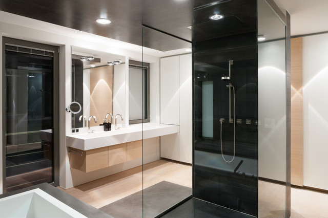 Villa am Meer, Mallorca contemporary-bathroom