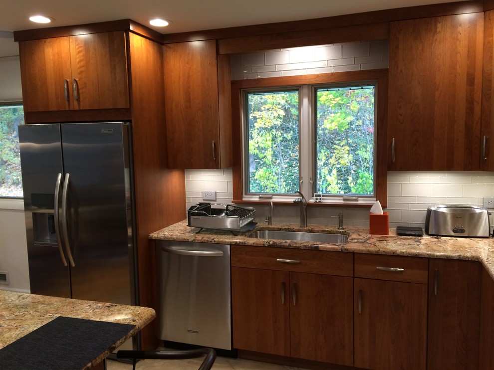 Home design - transitional home design idea in New York