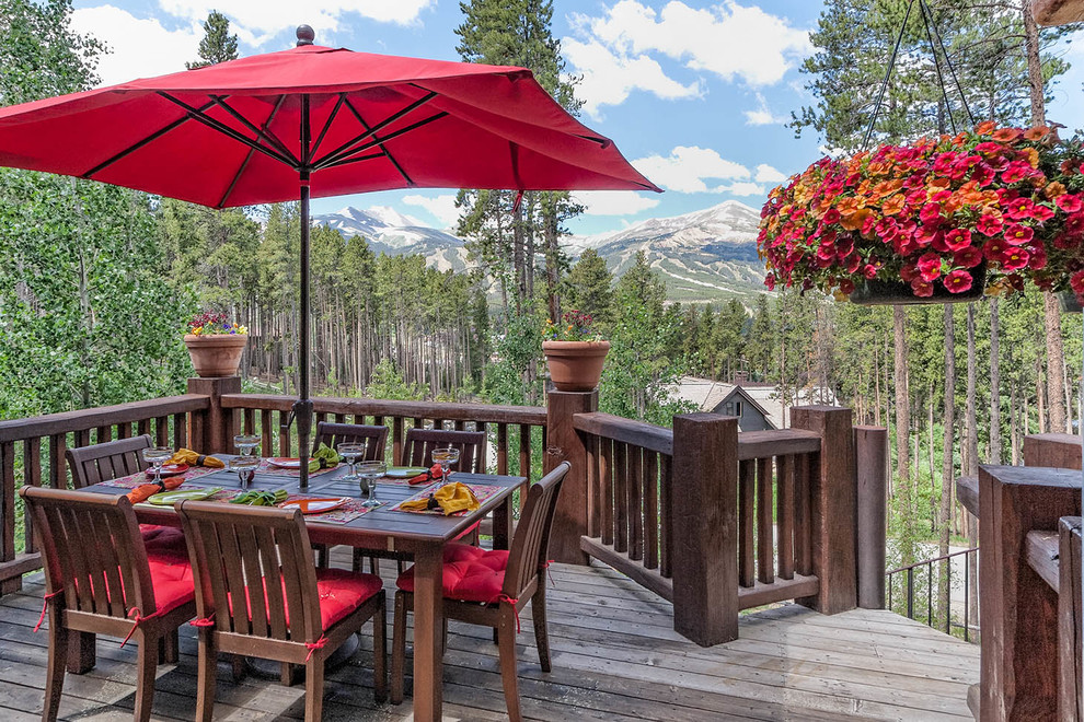Inspiration for a traditional deck in Denver.