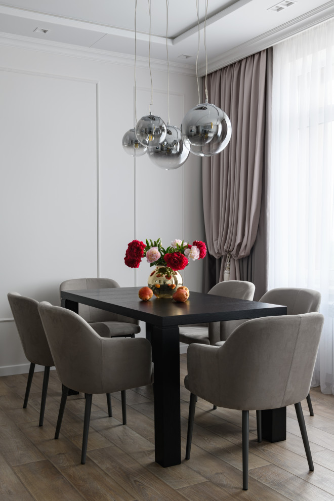 Photo of a transitional dining room in Novosibirsk.