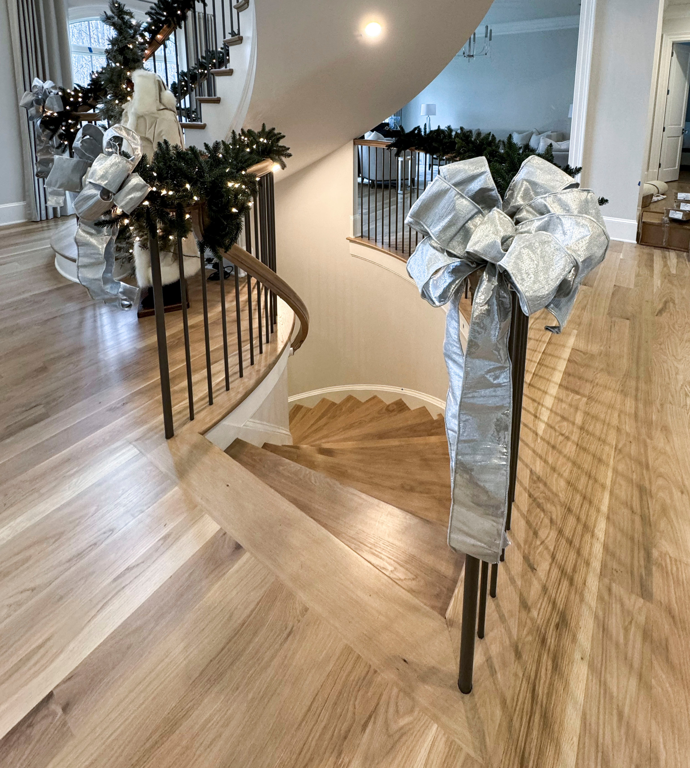 116_Elegant & Eye-catching Curved Staircase, Leesburg VA 20175