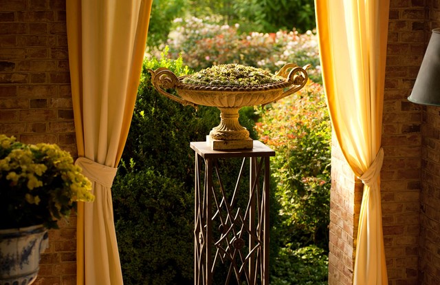 Colonial Revival mediterran-veranda
