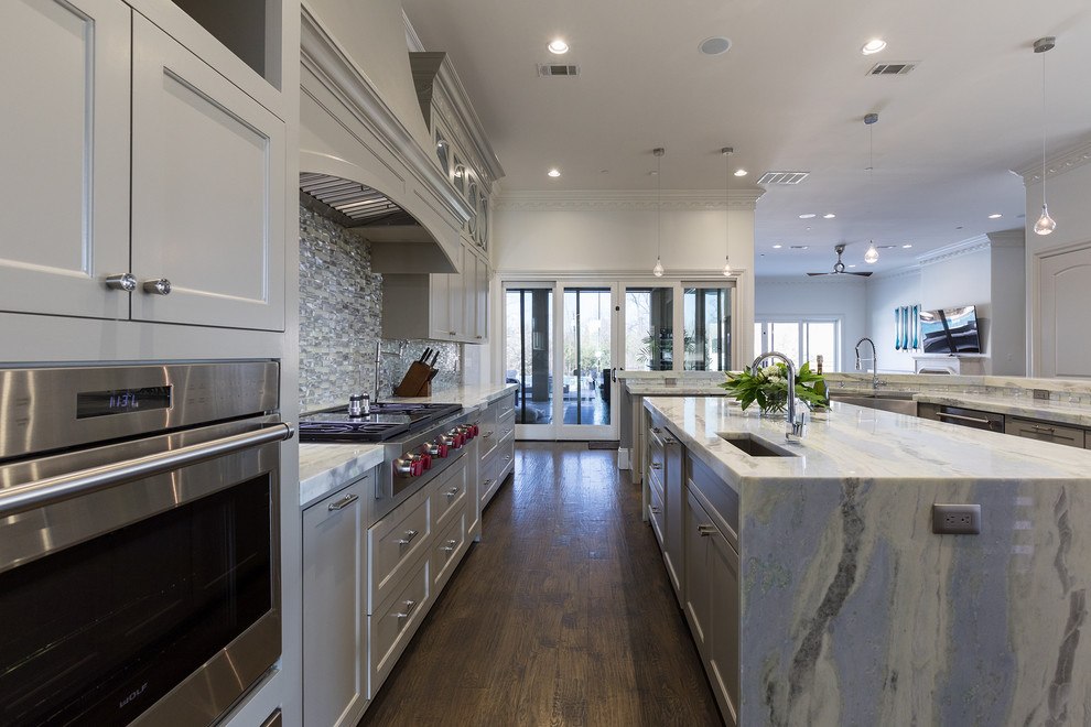 Example of a transitional kitchen design in Dallas