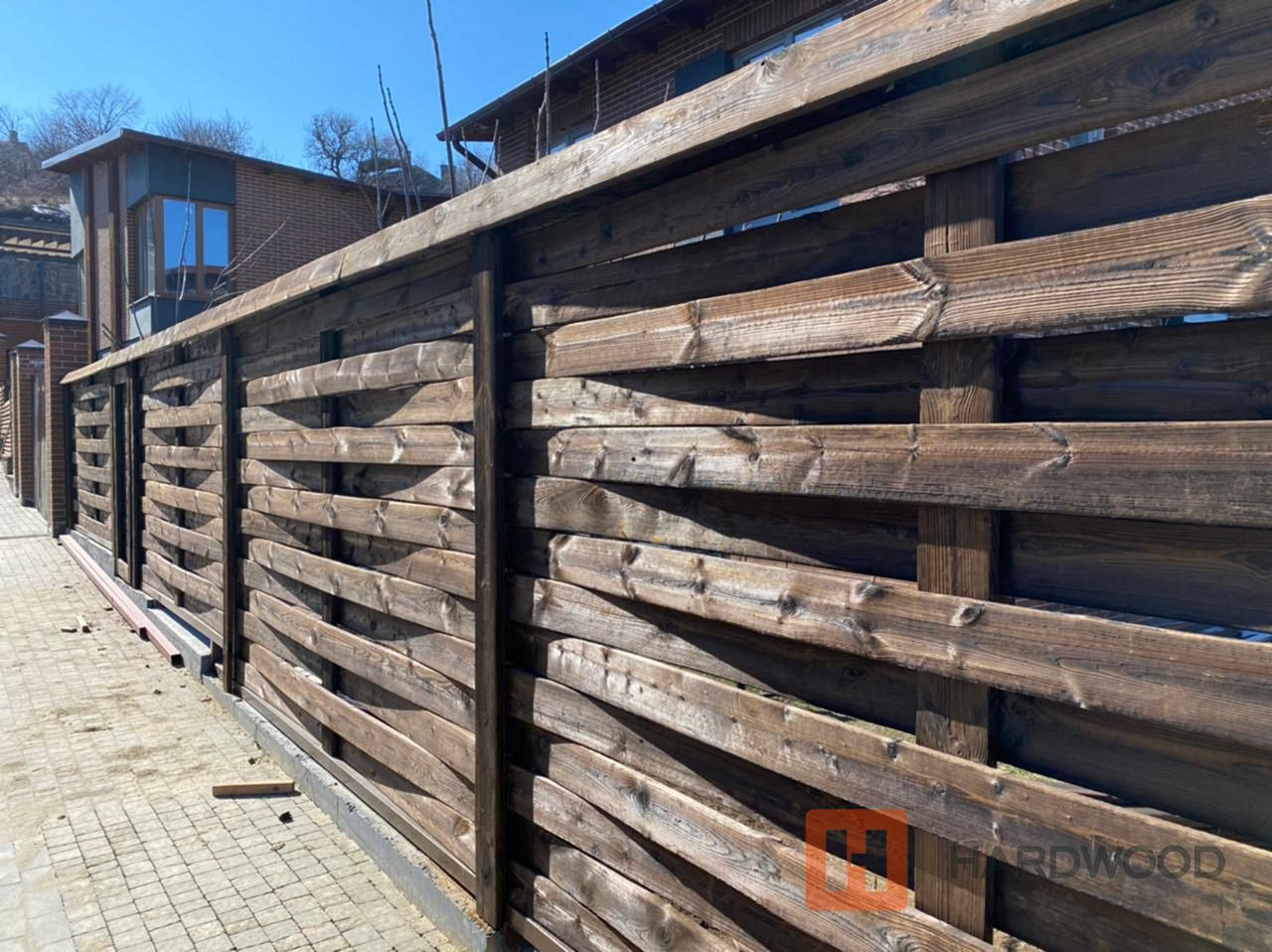 Забор плетенка из каменной древесины