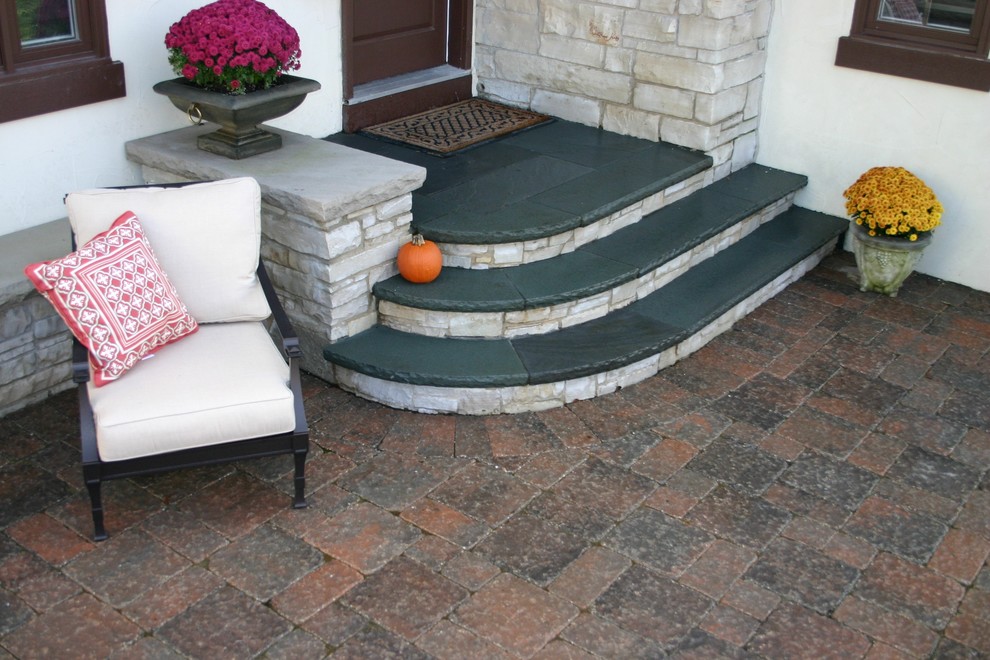 Inspiration for a small traditional front yard patio in Chicago with natural stone pavers.