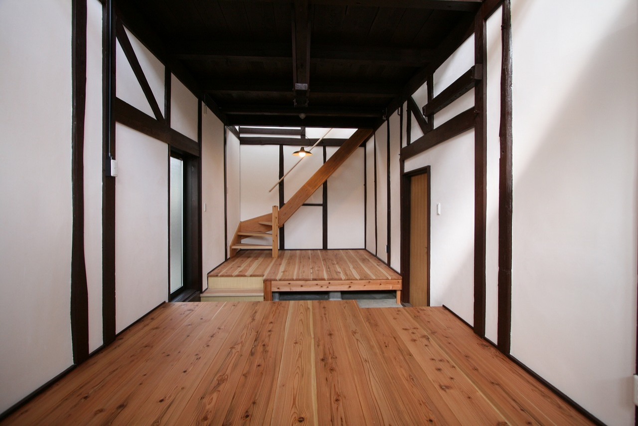 リビング 黒い天井 のインテリア実例画像 21年10月 Houzz ハウズ