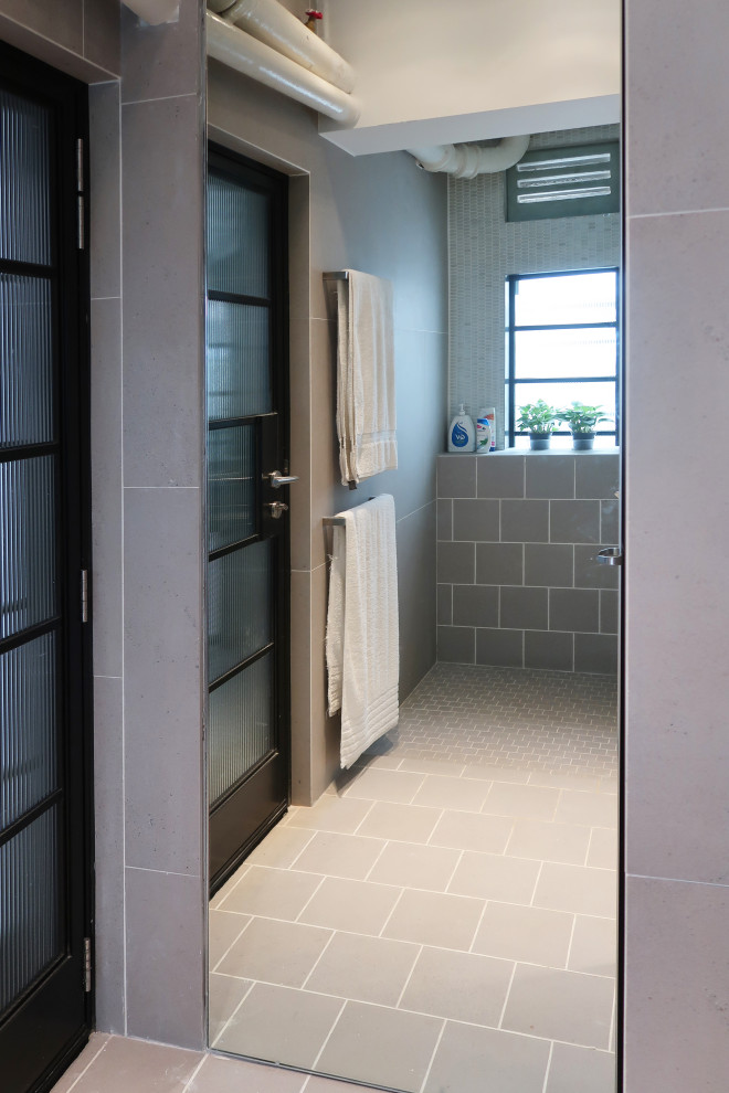 Design ideas for a contemporary bathroom in Singapore.