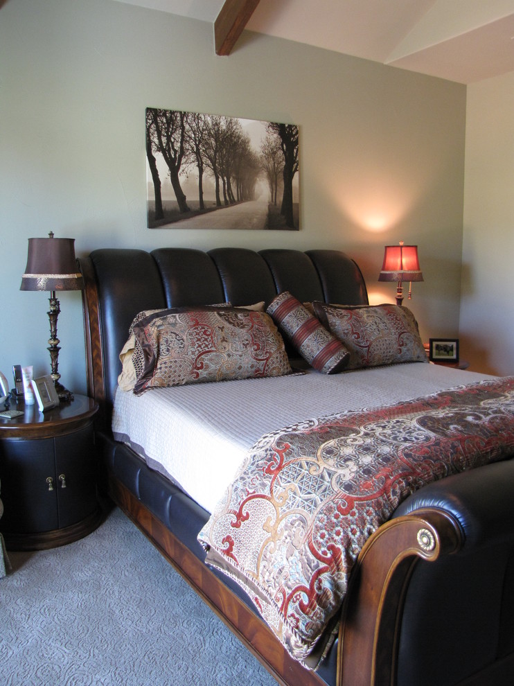 Home design - transitional home design idea in Austin