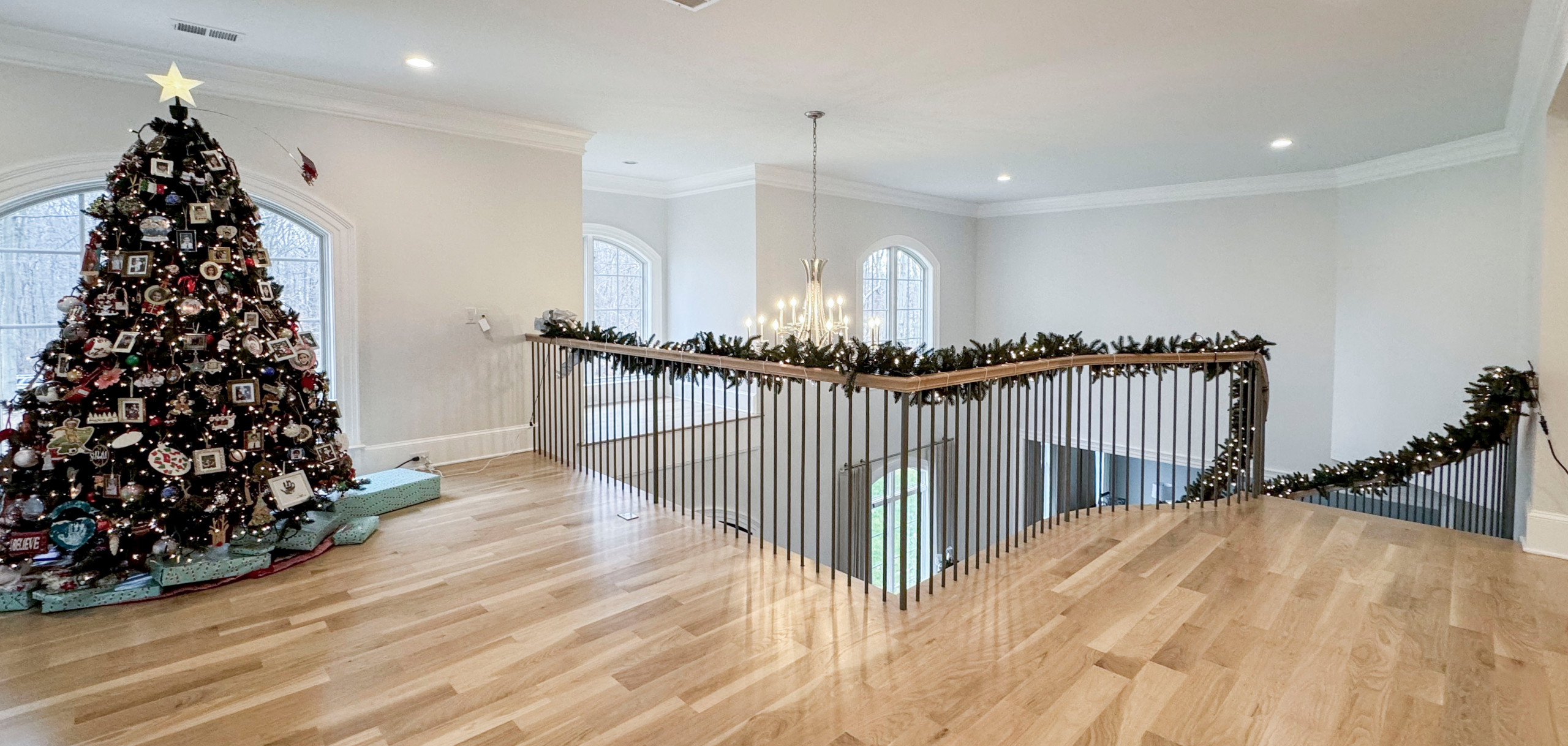 116_Elegant & Eye-catching Curved Staircase, Leesburg VA 20175
