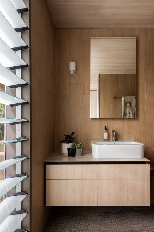 Natural Warmth Embrace: Wood Panel Walls and Cabinets in Contemporary Bath