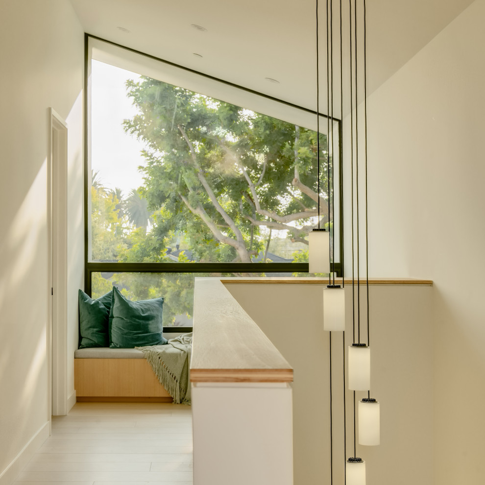 Minimalist home design photo in Los Angeles
