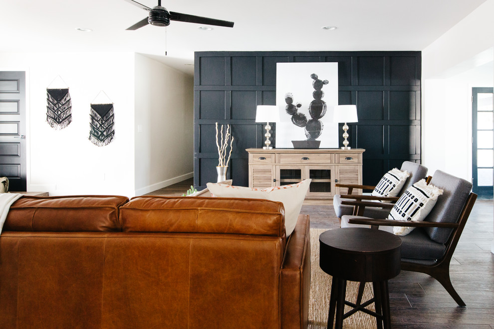 Transitional home design photo in Phoenix