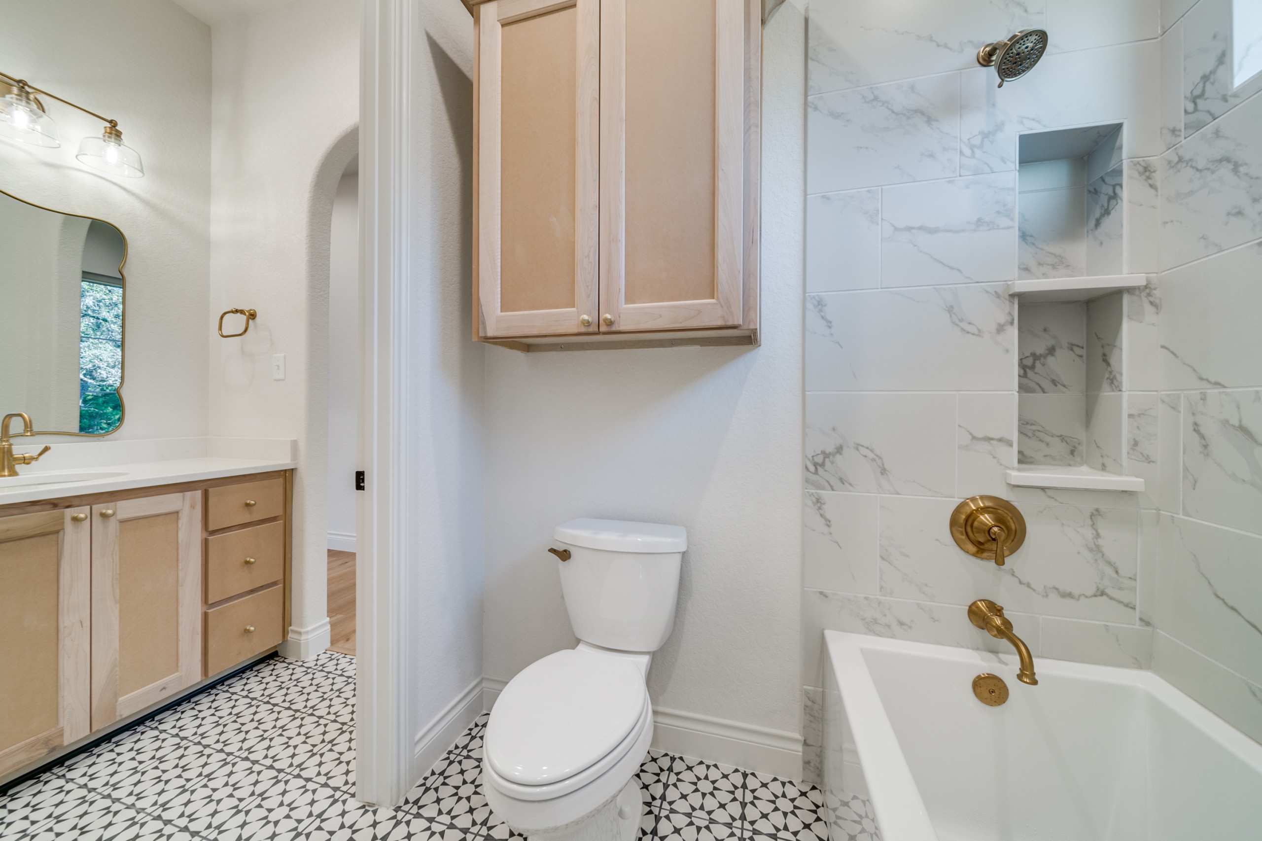 Spanish: 3,430 ft², 4 BR/3.5 BA/1 ST