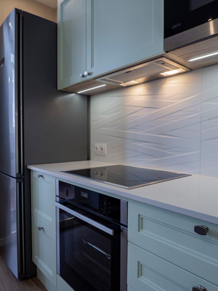 Нежная светло-мятная кухня в стиле неоклассика