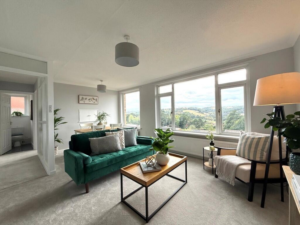 4 Woodleigh Close - Stage To Sell