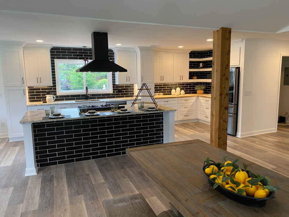 Kitchen - craftsman kitchen idea in Atlanta