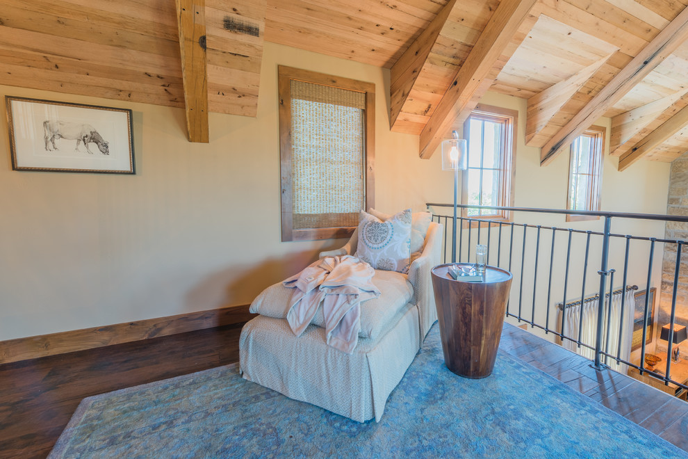 Example of a mountain style home design design in Austin