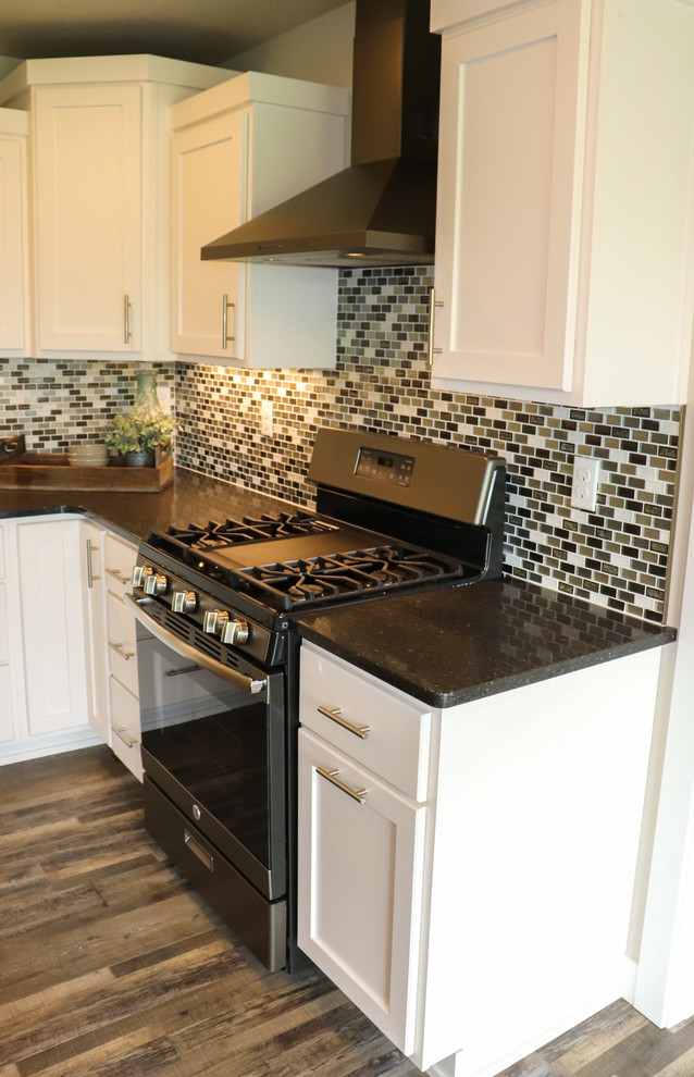 Kitchen - transitional kitchen idea