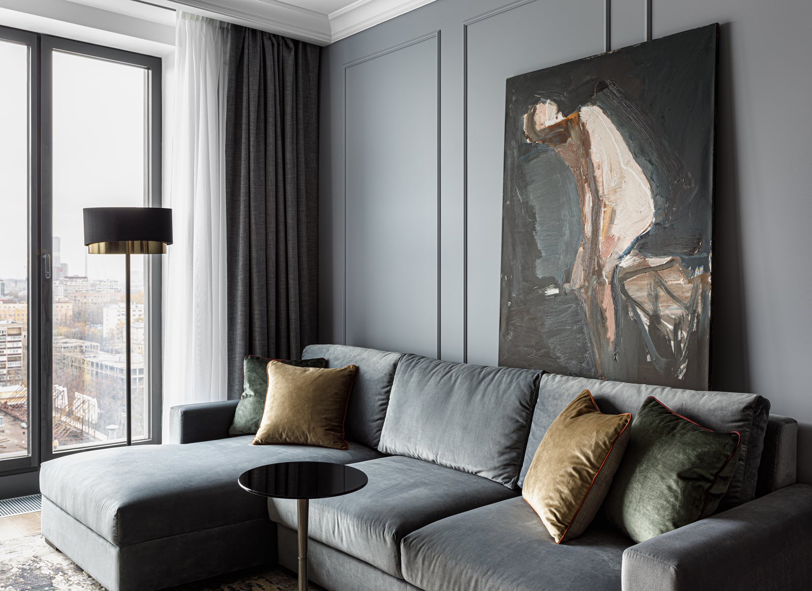 Монохромный серый в реализованном дизайн-проекте в Москве