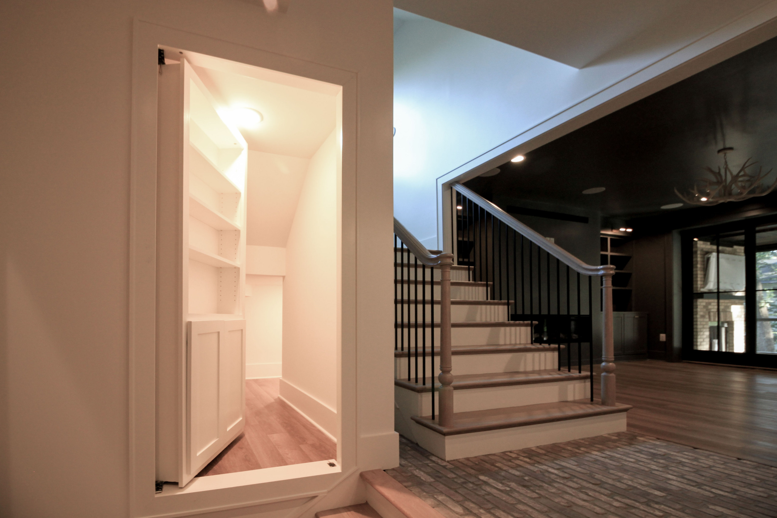93_Captivating Light Wood Railing System with Black Spindles, Arlington VA 22207