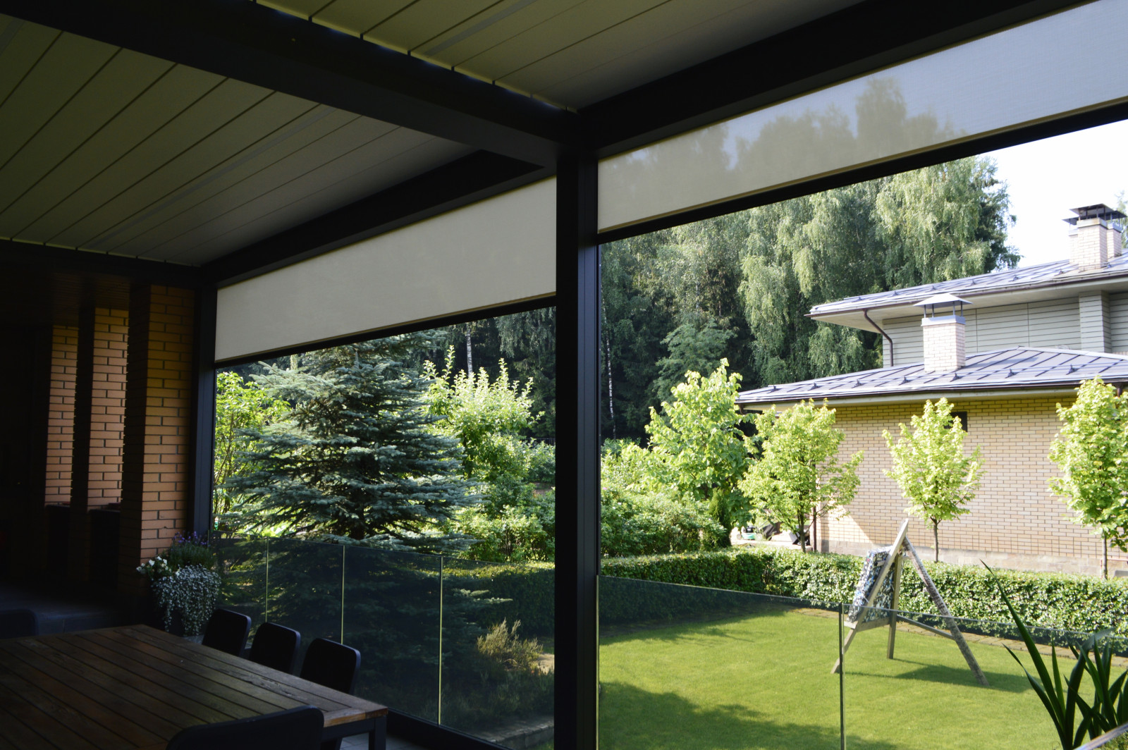 Сдвоенная биоклиматическая пергольная конструкция Renson Camargue