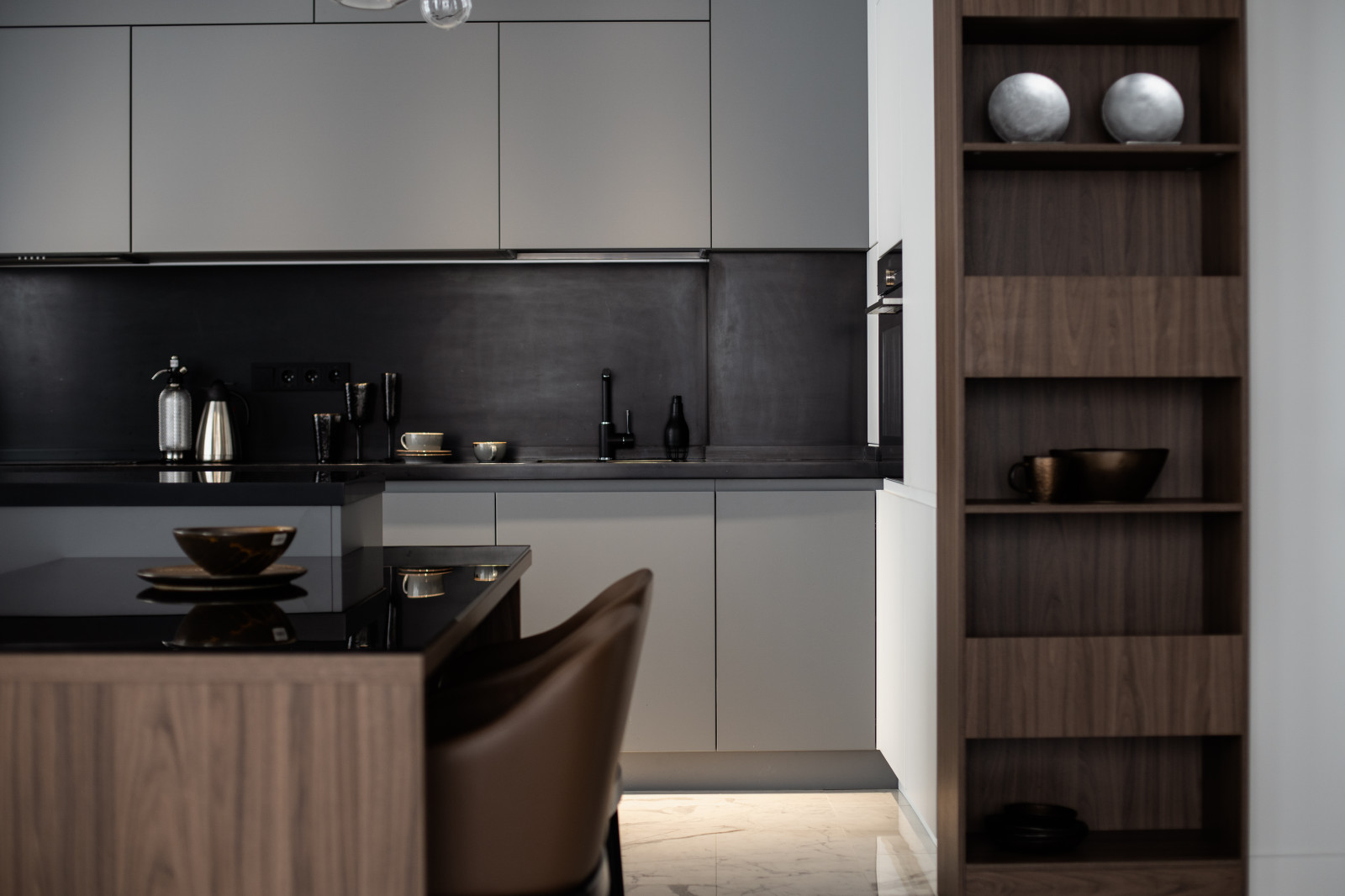 №6. ЖК на Декабрьских событий.