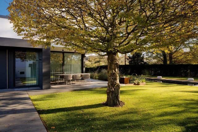 Haus am Fluss contemporaneo-terraza-y-balcon