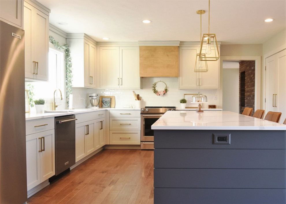 Transitional kitchen photo in Indianapolis