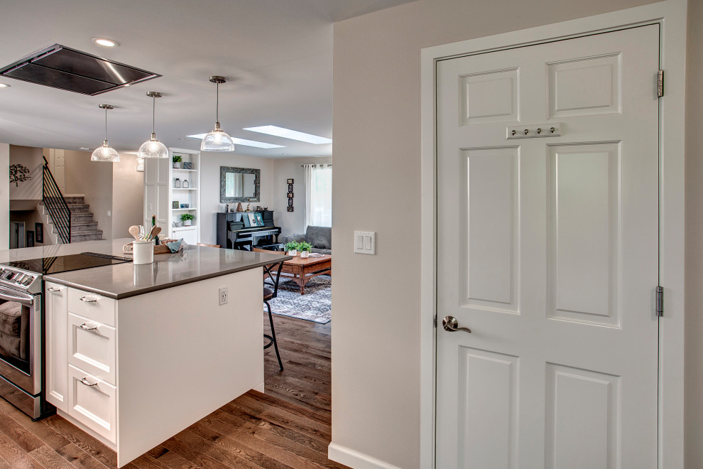 Home design - transitional home design idea in Seattle