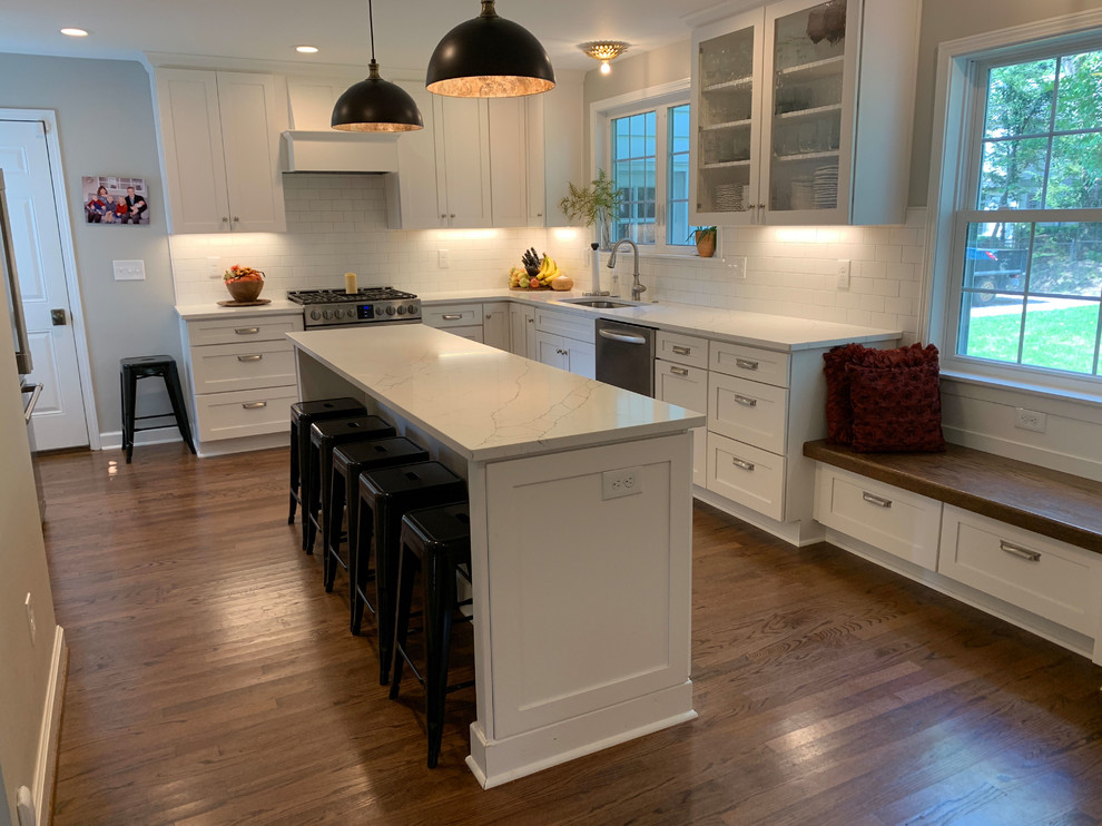 Transitional kitchen photo in Cincinnati