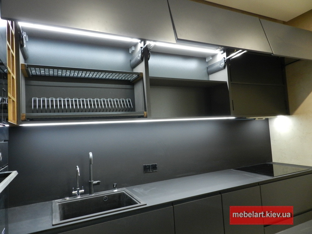 Кухня с кухонным островом