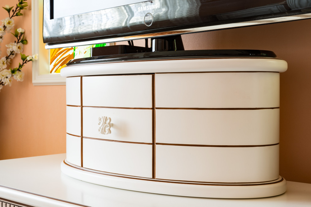 Шкафы и тумбы