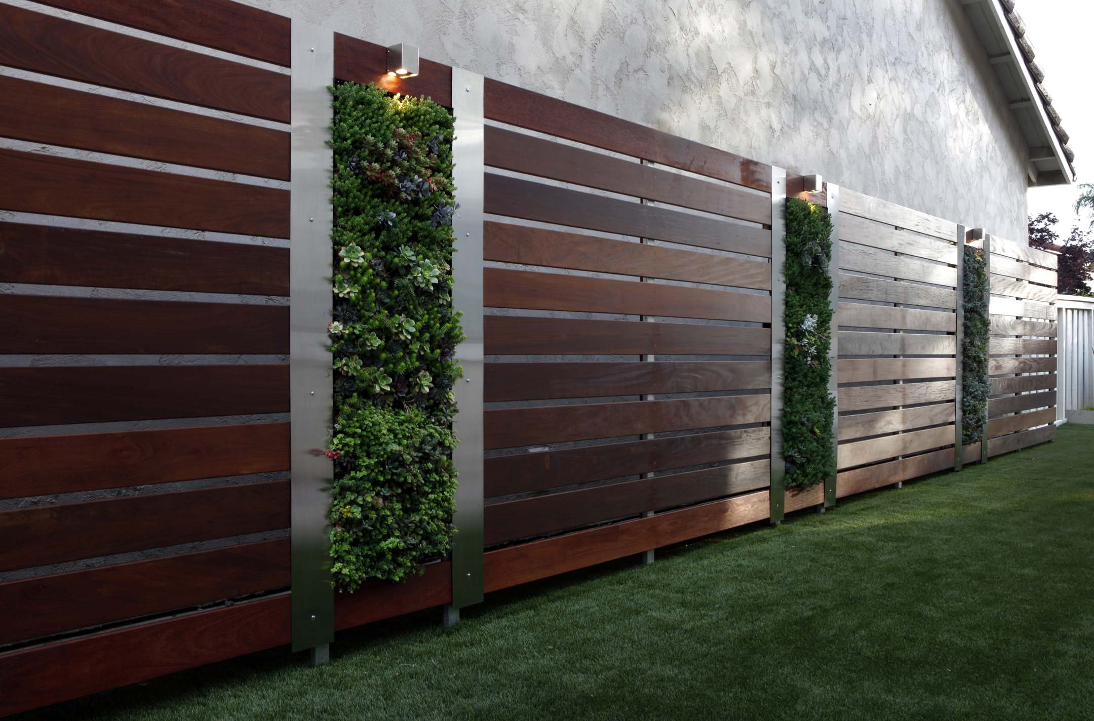 18 Trellis Ideas to Add Privacy to Your Yard, image size:2160x1424