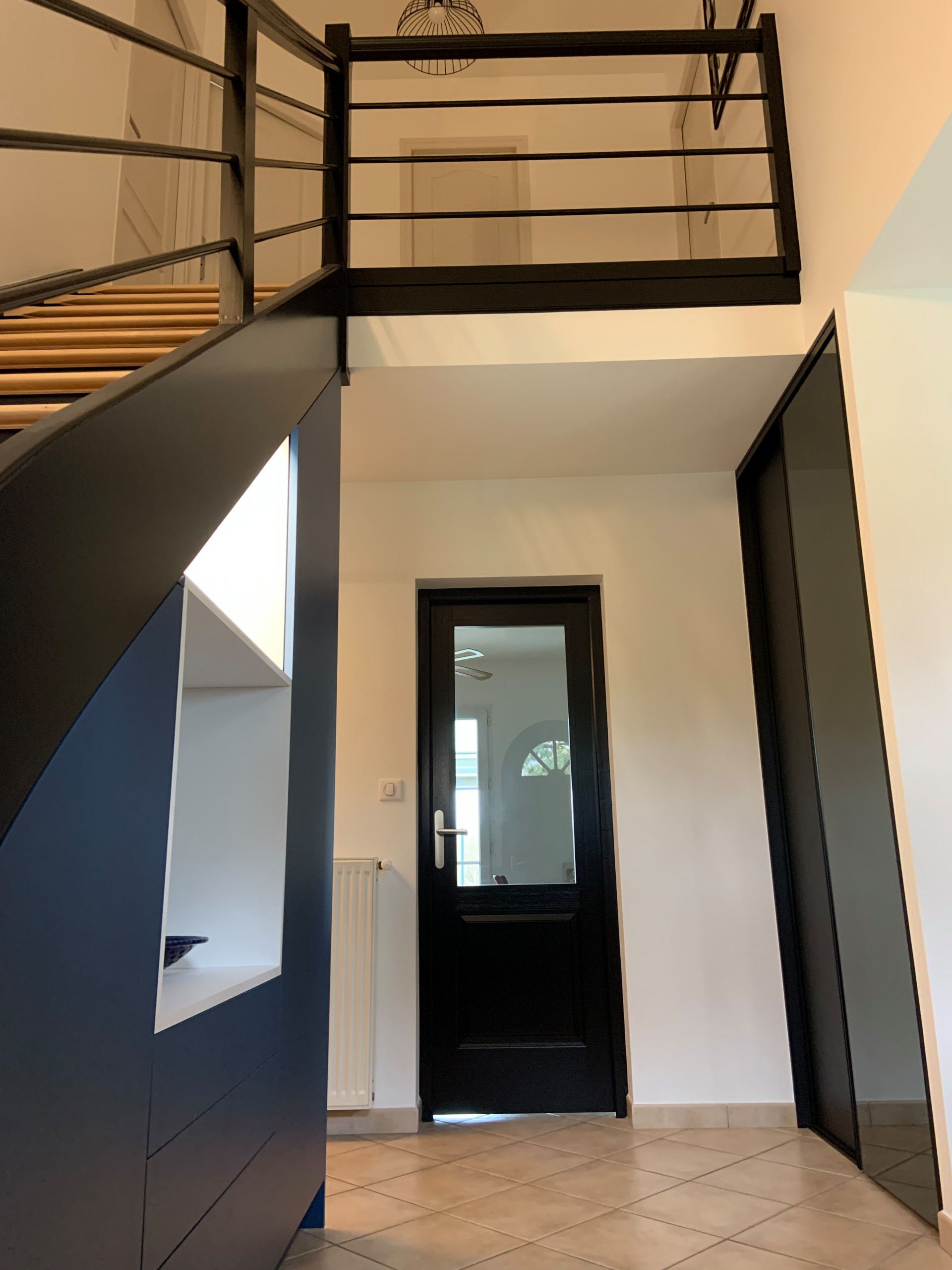 Design Mobilier - Agencement sur mesure-création de rangenements sous escalier
