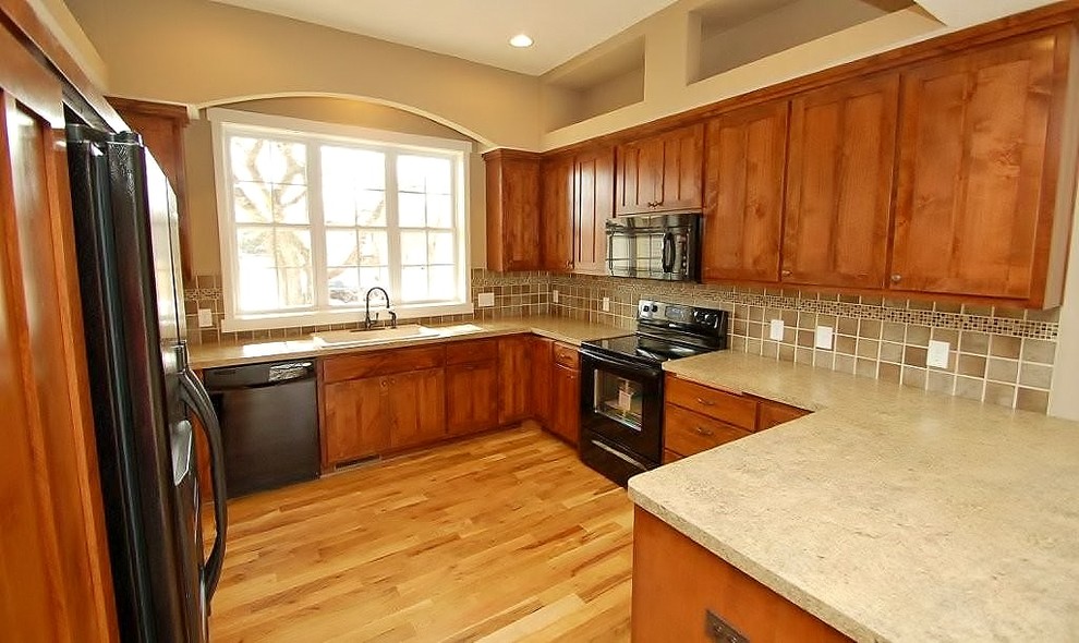 Kitchen - kitchen idea in Minneapolis