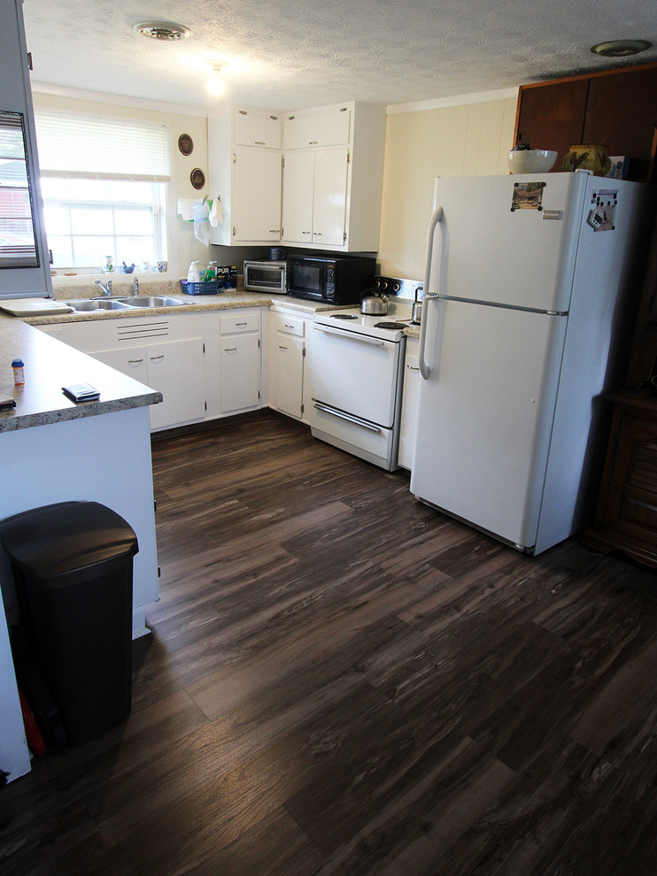Kitchen - traditional kitchen idea in Birmingham