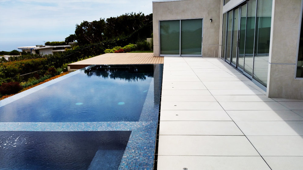 Photo of a mid-sized modern backyard rectangular pool in Los Angeles with a hot tub and concrete pavers.