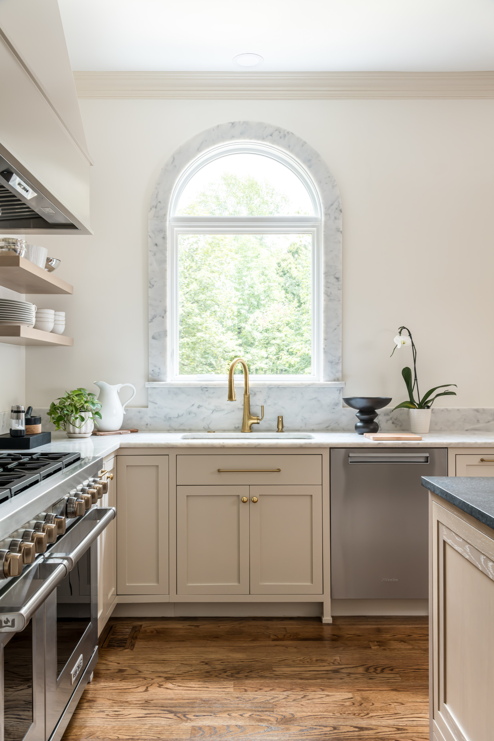 DULUTH -  Warm and Modern Kitchen
